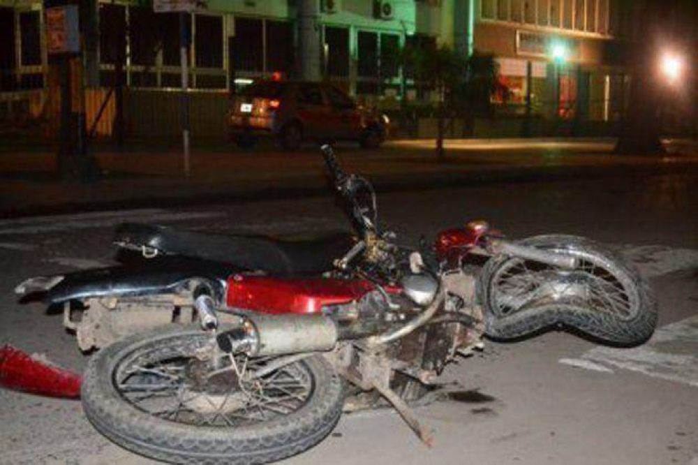 Rob� una moto y choc� contra un remis, ahora est� detenido
