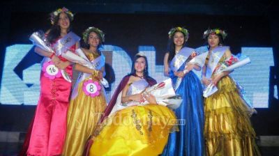 Ayel�n fue coronada reina del Secundario N�2