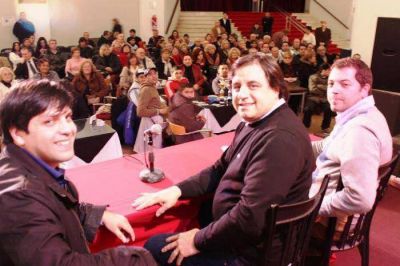 Apoyo de instituciones locales a la Ley de Clubes de Barrio de Manino Iriart