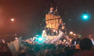 Subcampeones en todo: Los revoltosos de siempre empa�aron un nuevo festejo deportivo