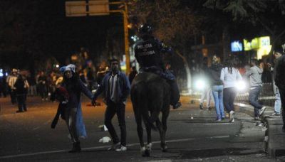 Tras algunos incidentes, en C�rdoba se festej� el gran papel de Argentina