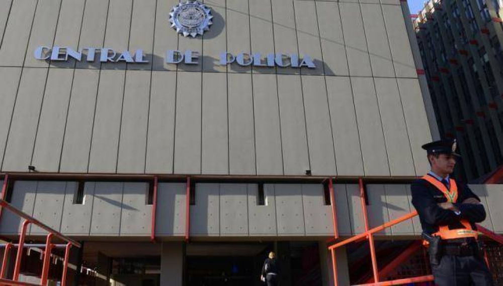 Roban camioneta policial no identificada