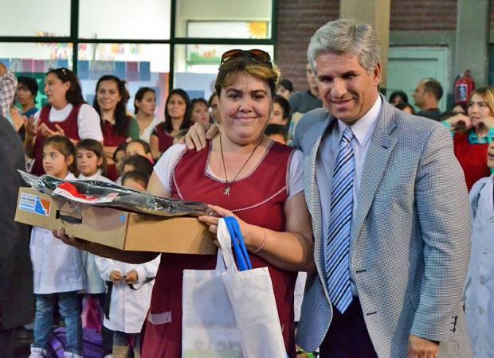 Har�n una entrega masiva de compus a docentes de jardines de infantes