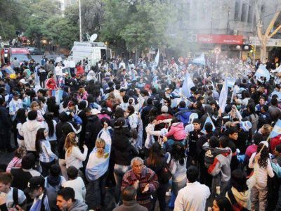 Miles y miles de hinchas se juntaron en Mendoza para celebrar la digna actuaci�n albiceleste
