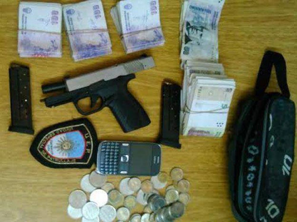 Detuvieron a un hombre con un arma de fuego, municiones y 26 mil pesos