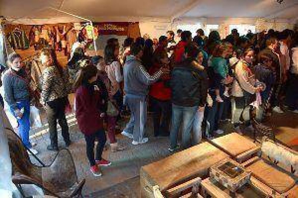 Miles de visitantes recibe la Feria Artesanal y esta semana se realizar�n nuevos eventos