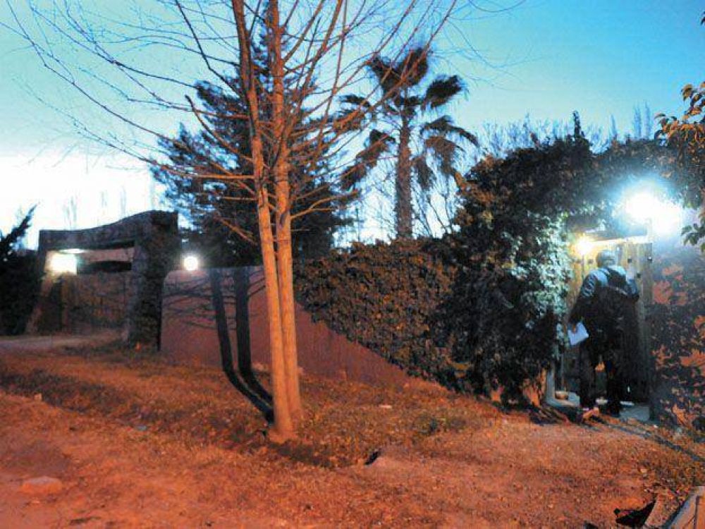 Banda asalta y desvalija a una familia a punta de pistola en Maip�