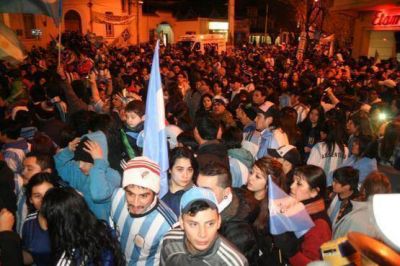Con m�s aliento que nunca los riogalleguenses resaltaron el gran esfuerzo argentino en el mundial