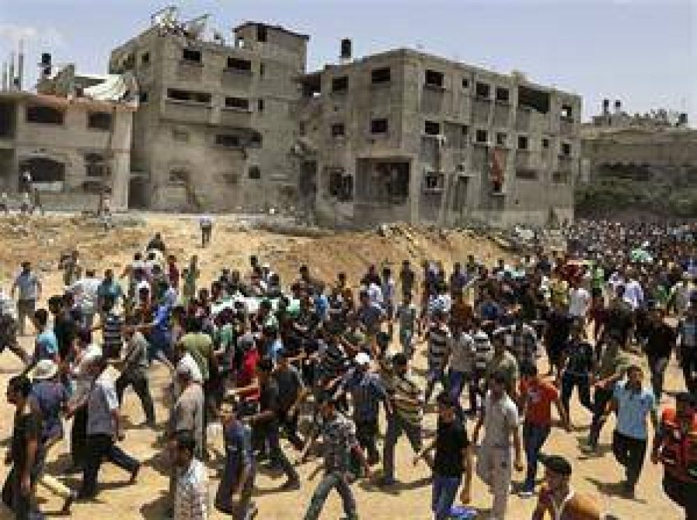 �xodo de miles de civiles en la Franja de Gaza por la ofensiva a�rea de Israel