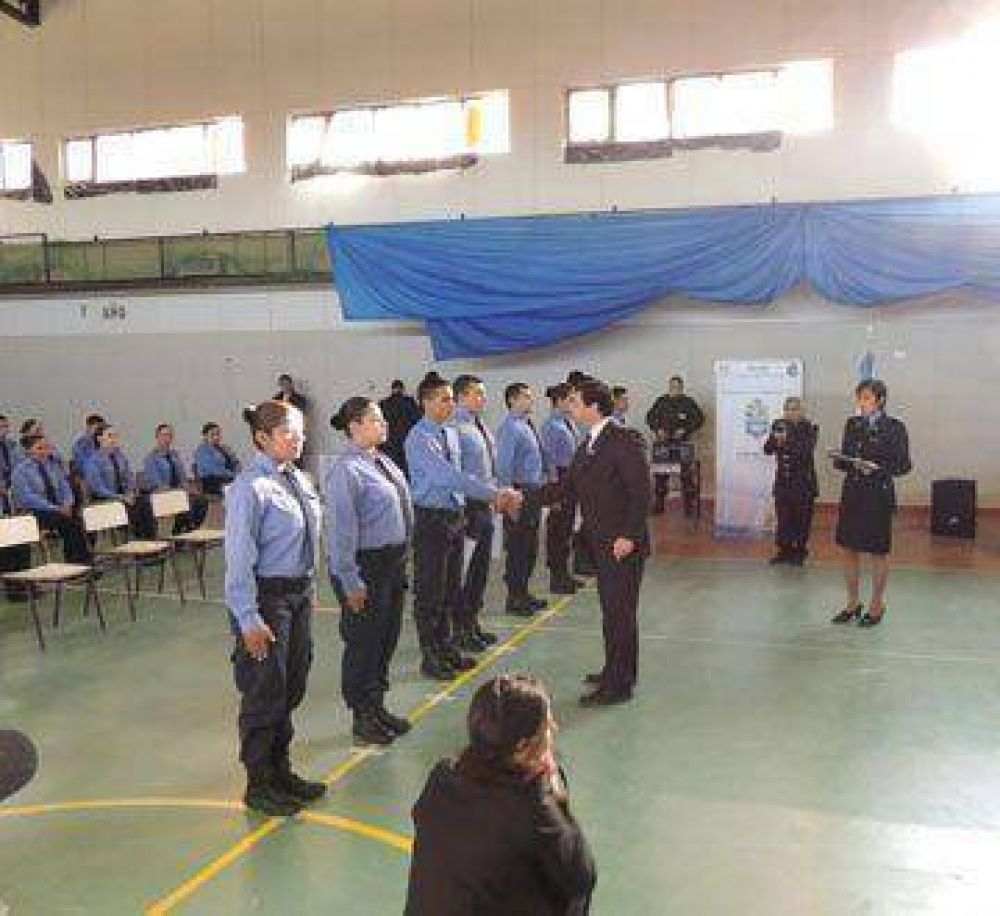 45 nuevos agentes se incorporaron a la Polic�a