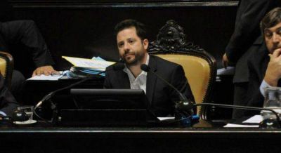 La C�mpora quiere que Scioli le condone a Aerol�neas una deuda de 490 millones