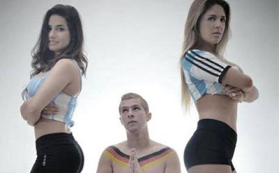 Dos bellezas tucumanas ponen de rodillas a un alem�n