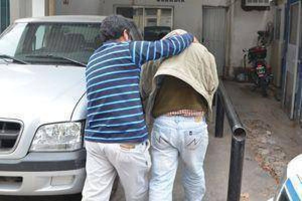  Golpean a comerciante para robarle $10.000