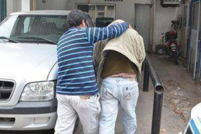  Golpean a comerciante para robarle $10.000
