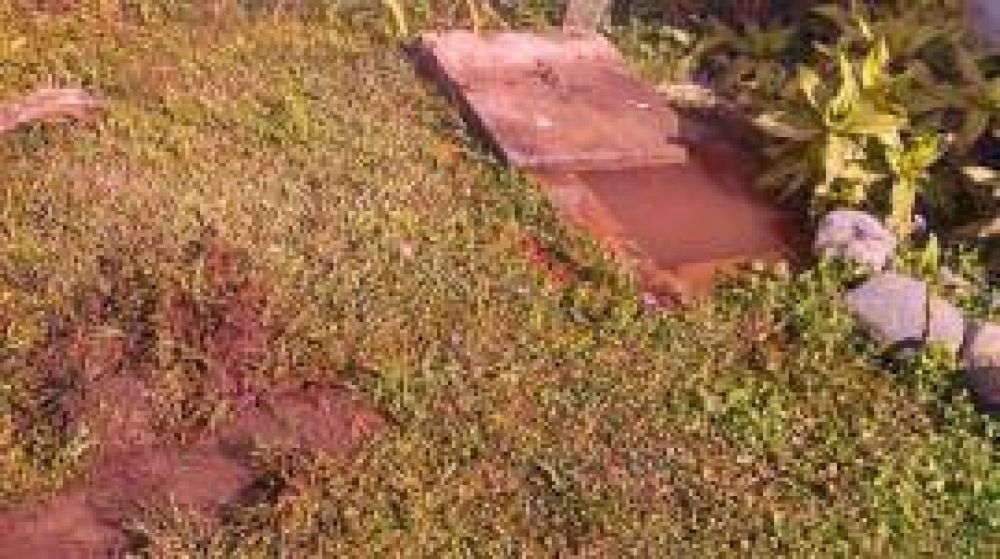 El agua de las cloacas de la SAT ingresa a las viviendas en Taf� Viejo