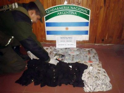Incautan coca�na dentro de botones de costura