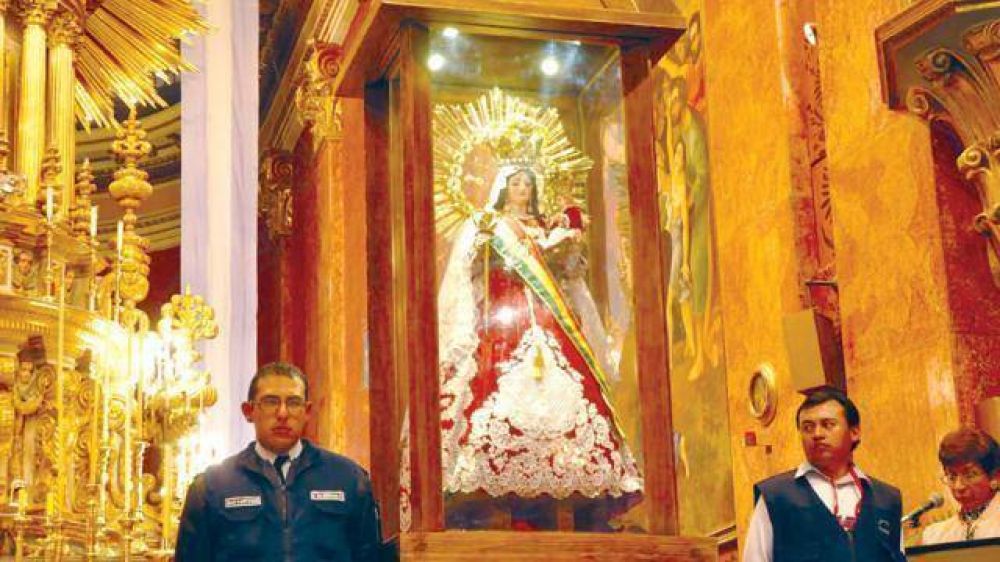 Tras 7 das de visita, la Virgen de Urkupia regresa a Quillacollo