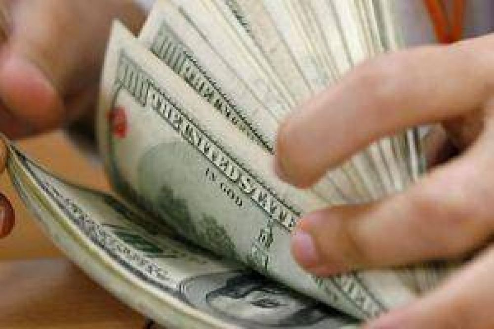 Blue subi� a $ 12 y d�lar oficial cotiz� estable a $ 8,17