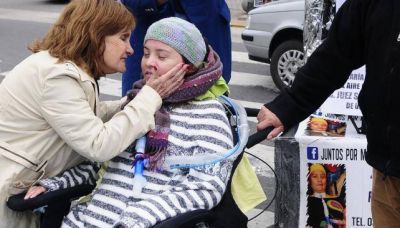 Tetrapl�jica cordobesa operada en Espa�a sigue sin poder regresar al pa�s