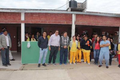 Acosta entreg� elementos educativos a la U.E.P. 154 de Las Palmas