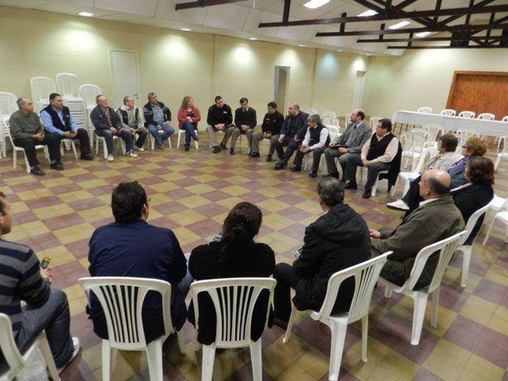 El ministro Villalva se reuni� con vecinos de Pico