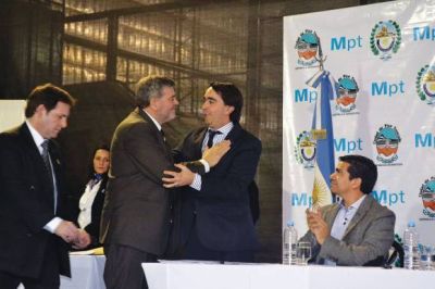 Pan American cedi� el polideportivo a la Municipalidad de Pico Truncado