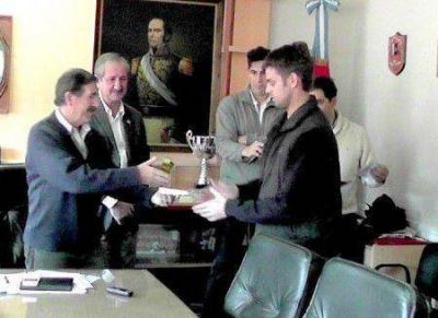 Entregan aporte municipal para entidades deportivas