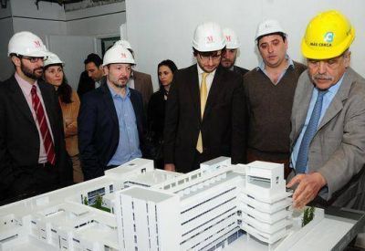 Lucas Ghi, Hern�n Sabbatella y Julio De Vido recorrieron el nuevo Hospital Municipal