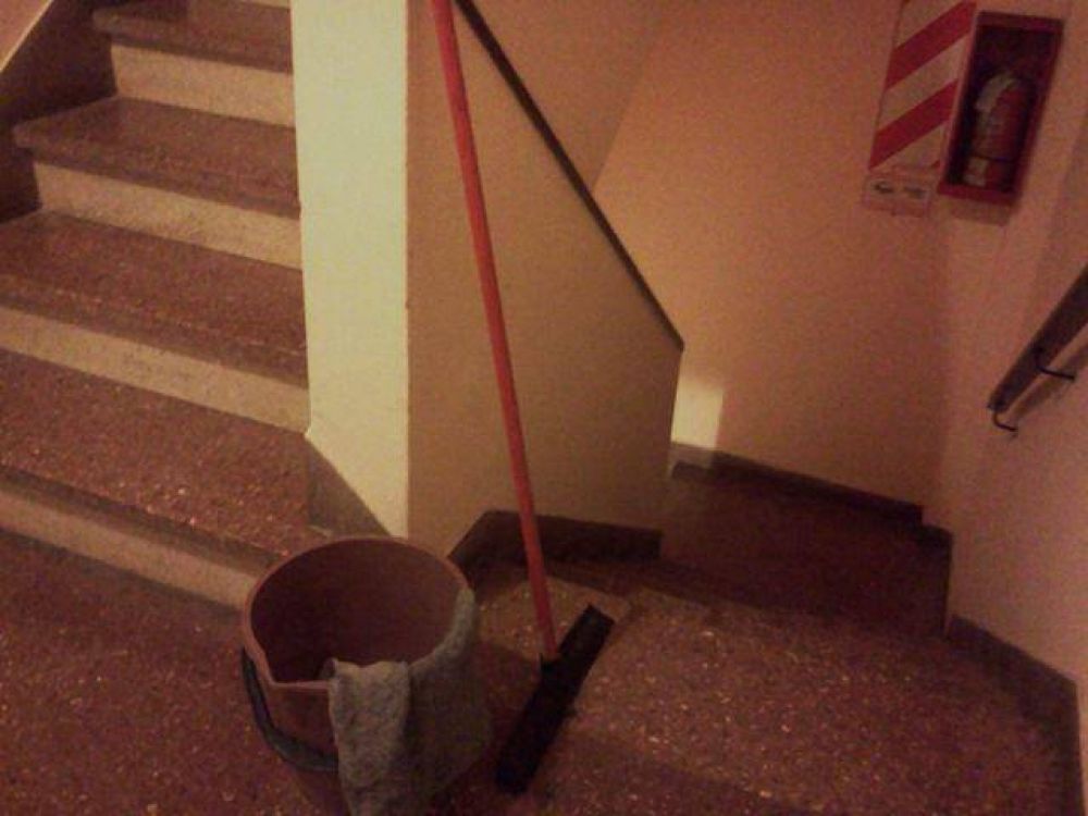 Consorcio de edificio debi hacerse cargo del despido de un trabajador de limpieza