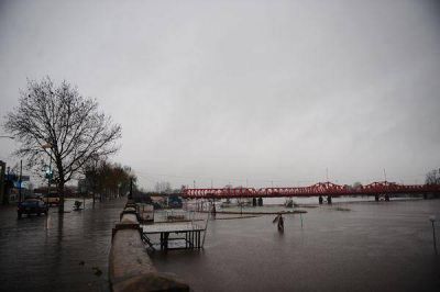  Estiman que el r�o Gualeguaych� se mantendr� por una semana en niveles altos