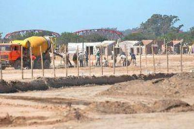 La gobernadora licit� construcci�n de 1.400 viviendas