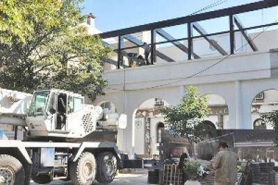 Entr� en su etapa final la obra de de la fachada de la Municipalidad de la Capital
