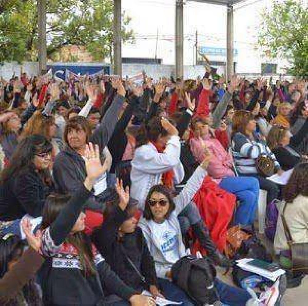 Docentes Unidos solicitar�n aumento de emergencia al b�sico