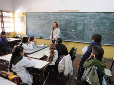 Analizan el tope en la carga horaria en docentes