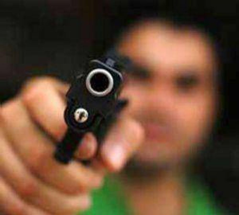 Asaltan de manera violenta una Florer�a mientras se desarrollaba el festejo en la Plaza 25 de Mayo