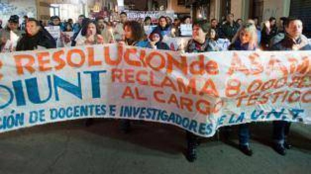 El fiscal federal dir� si Cabral es competente para pedir que vuelvan las clases en la UNT