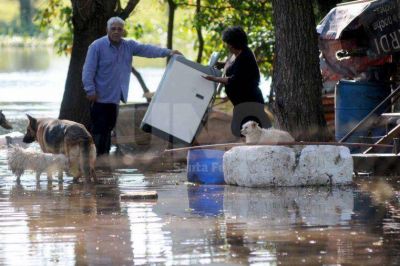 Los vecinos de la costa, preocupados por el r�o, pedir� respuestas al gobierno