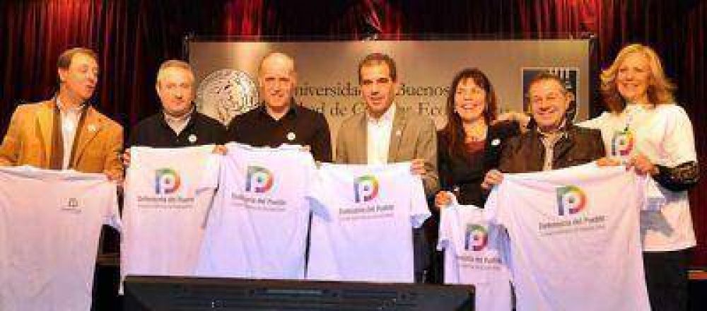 La Defensor�a present� su nueva imagen institucional