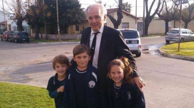 Alejandro Sabella volvi� a su casa y recibi� mucho afecto