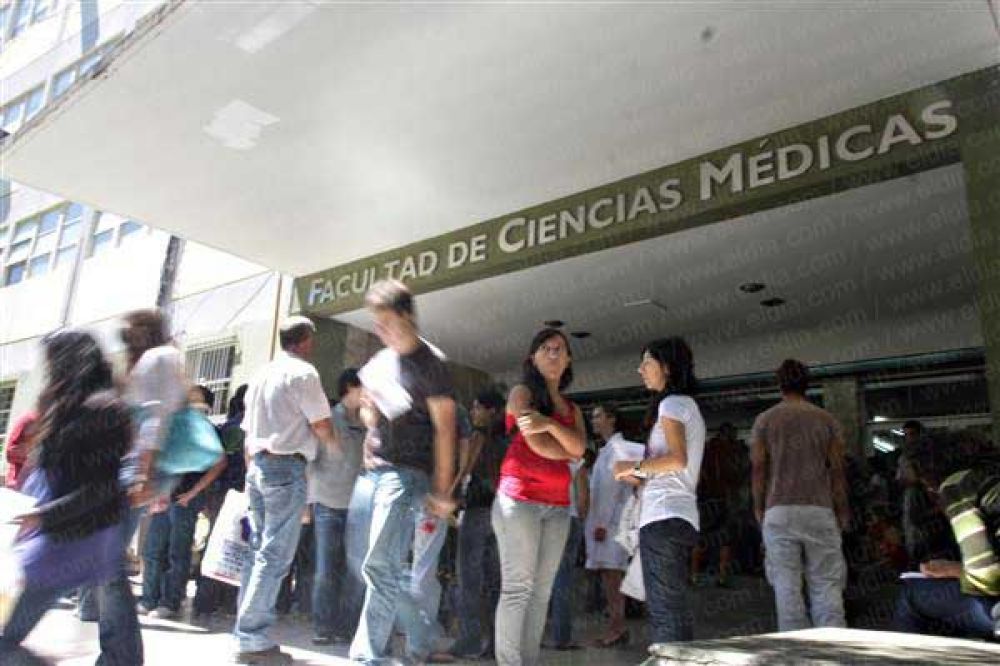 Otro rev�s judicial para Medicina en la pulseada por las pr�cticas finales