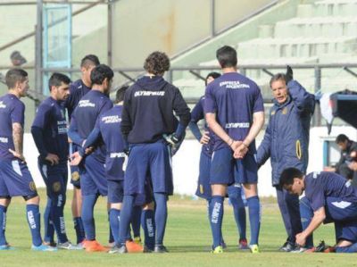 Mientras espera por los refuerzos, Russo trabaja con lo que hay en Central