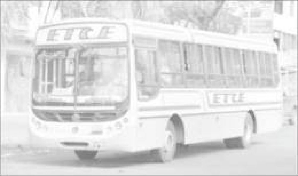 Indignaci�n de usuarios del servicio de transporte urbano de Eldorado por el aumento del boleto