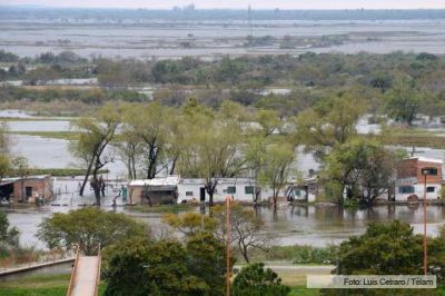 El r�o Paran� creci� en Santa Fe y 25 familias permanecen evacuadas