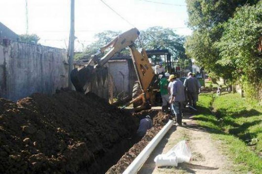 Avanza la obra cloacal en barrios perif�ricos