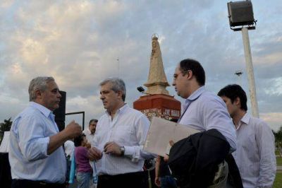 Autoridades municipales inauguraron las obras de restauracin del Monumento de la Virgen de Itat