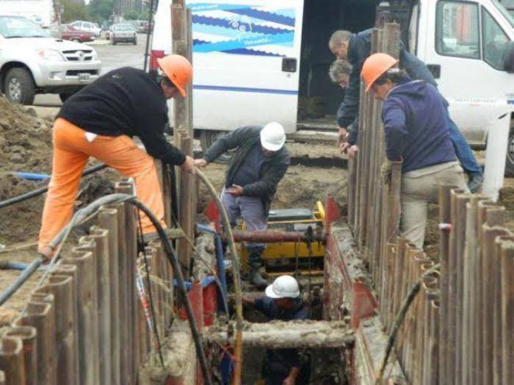 Trabajos de OSSE para optimizar servicio en barrios Sarmiento y Los Andes