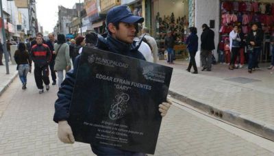 Los gruesos errores obligaron a cambiar placas de homenaje
