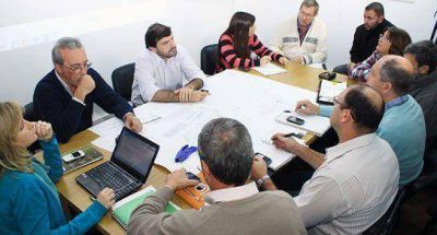 Eval�an acciones ante la emergencia h�drica