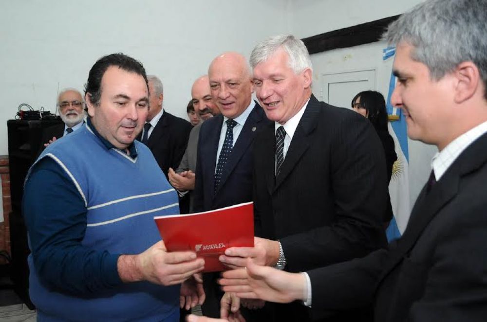 �Los santafesinos debemos demostrar al pa�s que se puede. Sigamos fortaleciendo la sociedad con m�s paz y convivencia�