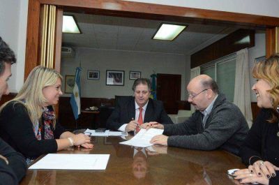 Inza se reuni� con el Ministro y firm� un convenio para aplicar el nuevo Sistema Agroalimentario